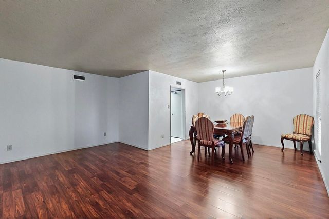 1907 Rambling Ridge Lane, Carrollton, TX 75007