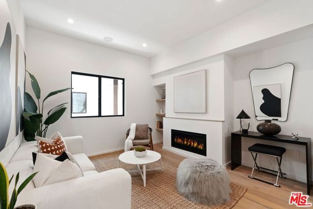 3806 S Verona Court, Los Angeles, CA 90066