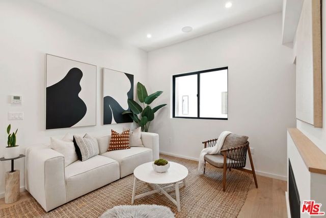 3806 S Verona Court, Los Angeles, CA 90066