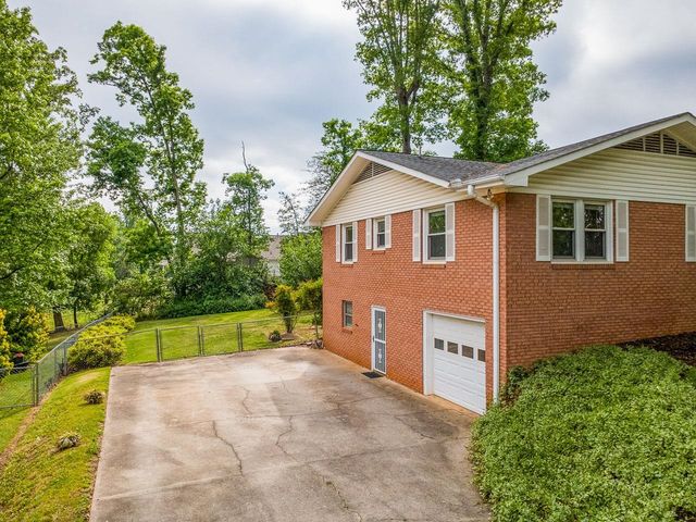 106 Oak Forest Drive, Greer, SC 29650