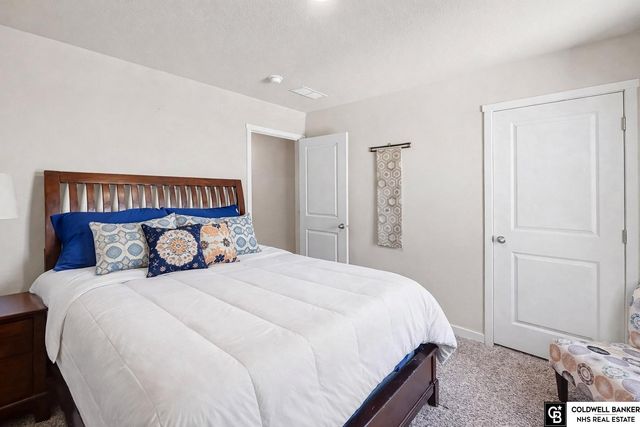 12913 S 45th Avenue, Bellevue, NE 68133