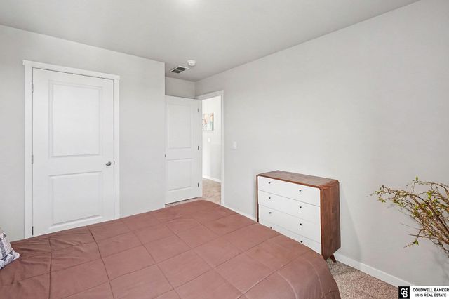 12913 S 45th Avenue, Bellevue, NE 68133