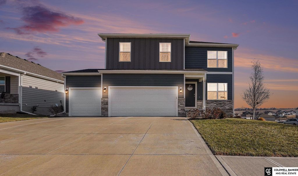 12913 S 45th Avenue, Bellevue, NE 68133