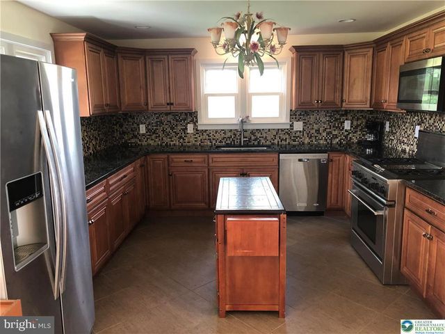 1931 MEADOWS RD, Bethlehem, PA 18015