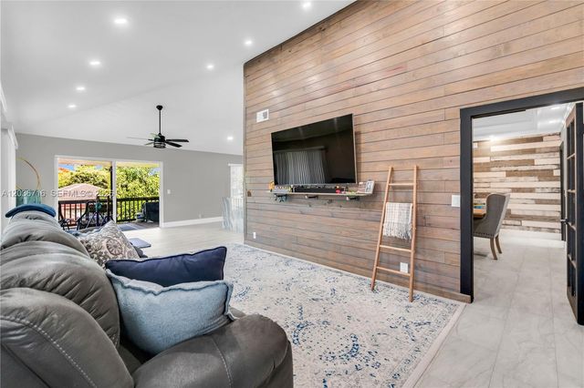 5049 Cleveland Road, Delray Beach, FL 33484