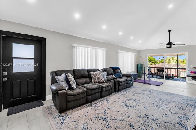 5049 Cleveland Road, Delray Beach, FL 33484