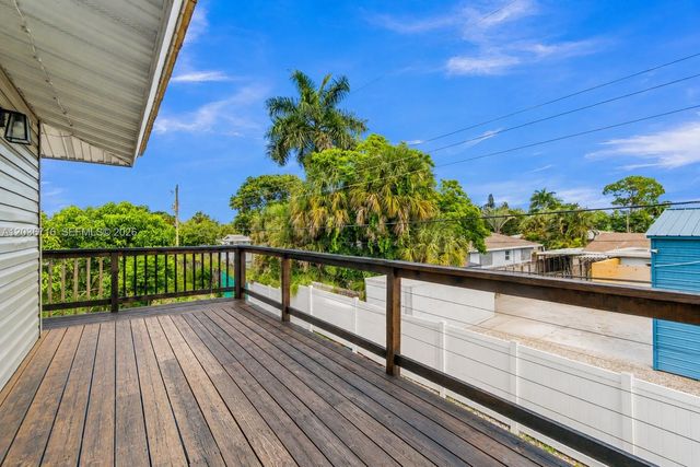 5049 Cleveland Road, Delray Beach, FL 33484
