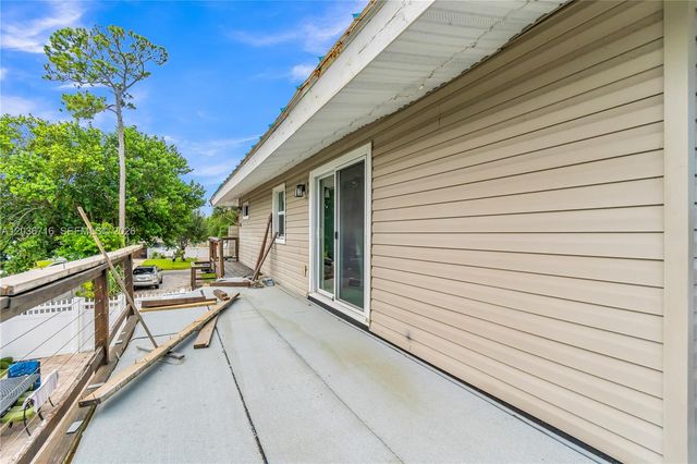 5049 Cleveland Road, Delray Beach, FL 33484