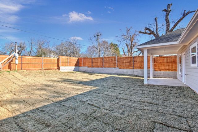 921 W Collins Street, Denison, TX 75020