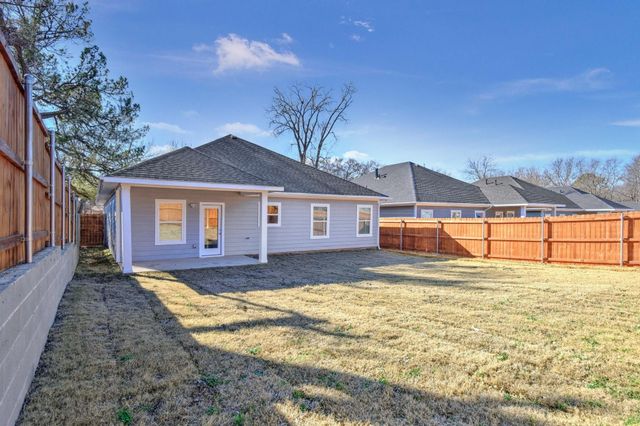 921 W Collins Street, Denison, TX 75020