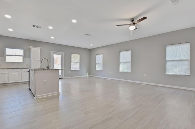 921 W Collins Street, Denison, TX 75020