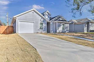 921 W Collins Street, Denison, TX 75020
