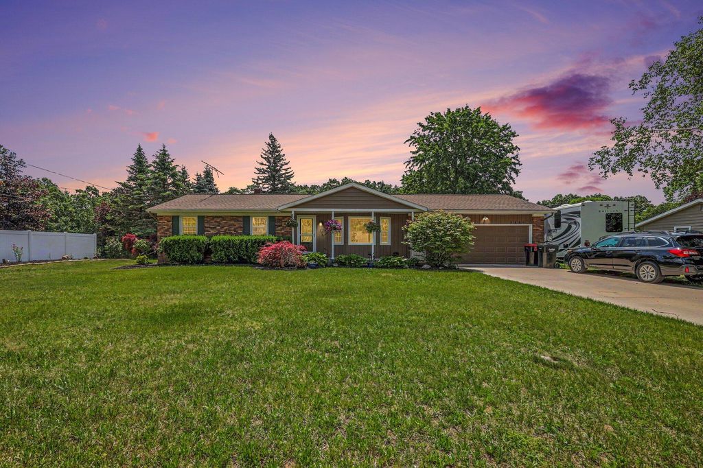 2256 Rogue River Road NE, Belmont, MI 49306