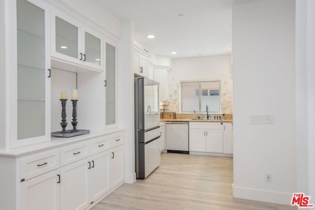 5737 Camellia Avenue 118, North Hollywood (los Angeles), CA 91601