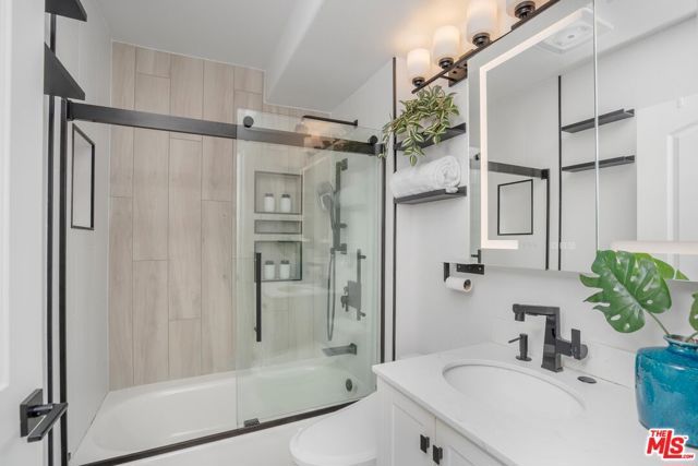 5737 Camellia Avenue 118, North Hollywood (los Angeles), CA 91601