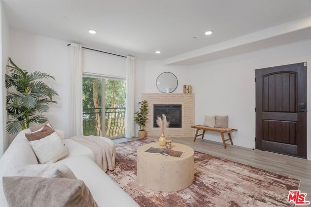 5737 Camellia Avenue 118, North Hollywood (los Angeles), CA 91601