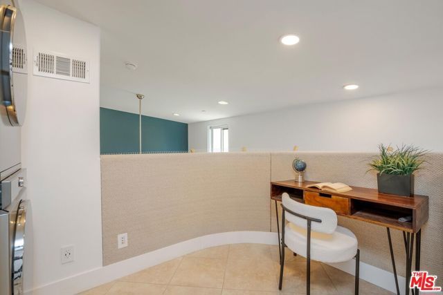 5737 Camellia Avenue 118, North Hollywood (los Angeles), CA 91601