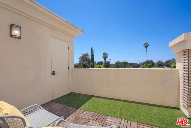 5737 Camellia Avenue 118, North Hollywood (los Angeles), CA 91601