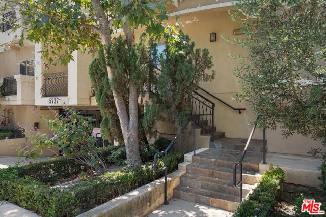 5737 Camellia Avenue 118, North Hollywood (los Angeles), CA 91601