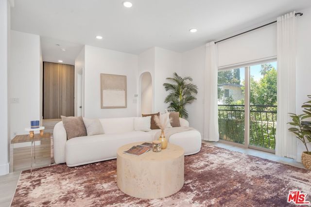 5737 Camellia Avenue 118, North Hollywood (los Angeles), CA 91601