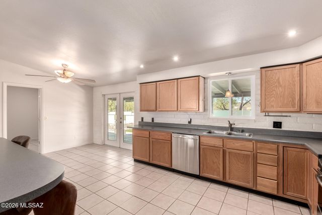 7596 N Meredith Boulevard, Tucson, AZ 85741