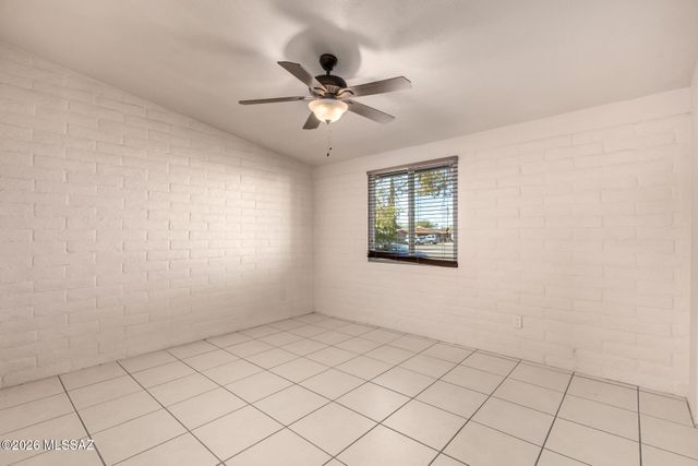 7596 N Meredith Boulevard, Tucson, AZ 85741