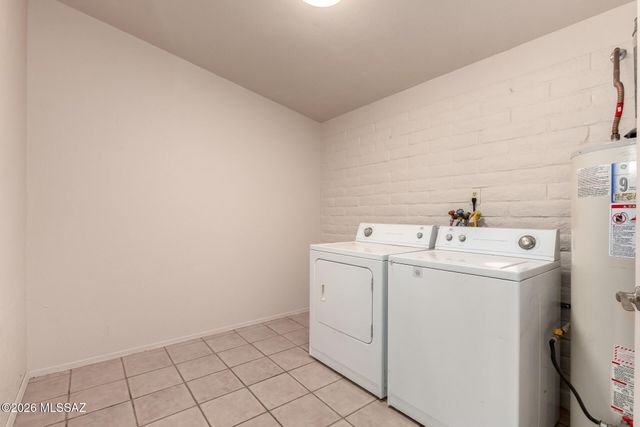 7596 N Meredith Boulevard, Tucson, AZ 85741