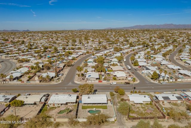 7596 N Meredith Boulevard, Tucson, AZ 85741