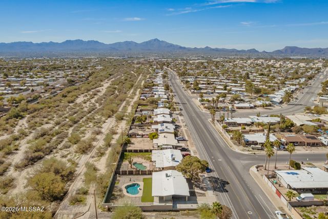 7596 N Meredith Boulevard, Tucson, AZ 85741