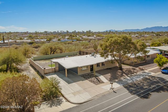 7596 N Meredith Boulevard, Tucson, AZ 85741