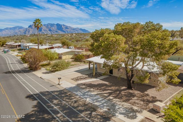 7596 N Meredith Boulevard, Tucson, AZ 85741