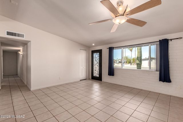 7596 N Meredith Boulevard, Tucson, AZ 85741