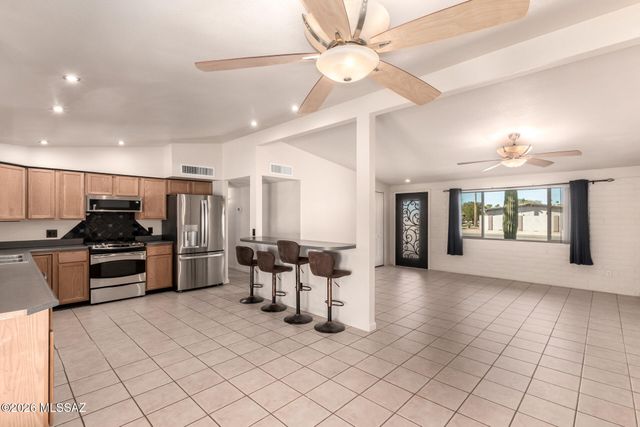 7596 N Meredith Boulevard, Tucson, AZ 85741