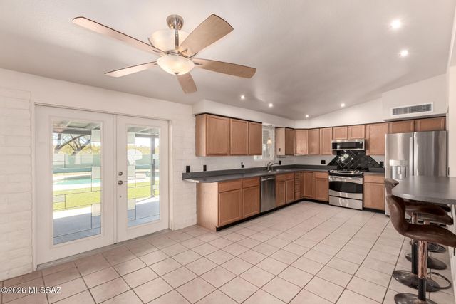 7596 N Meredith Boulevard, Tucson, AZ 85741