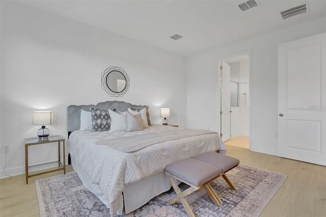 1018 FIESTA KEY CIRCLE, Lady Lake, FL 32159