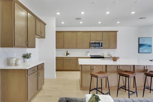 1018 FIESTA KEY CIRCLE, Lady Lake, FL 32159