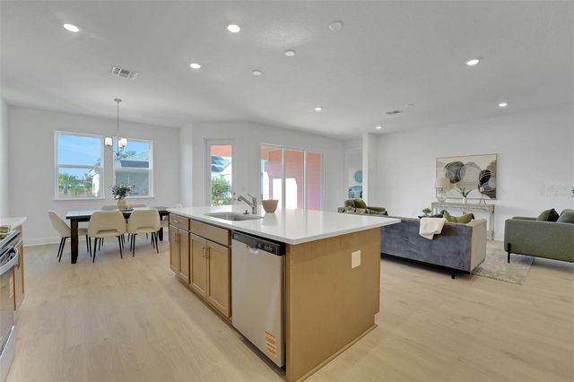 1018 FIESTA KEY CIRCLE, Lady Lake, FL 32159