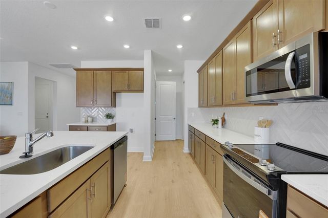 1018 FIESTA KEY CIRCLE, Lady Lake, FL 32159