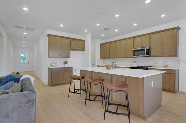 1018 FIESTA KEY CIRCLE, Lady Lake, FL 32159