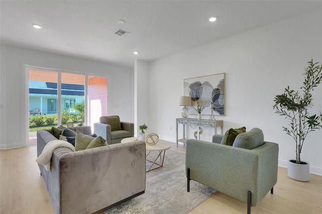 1018 FIESTA KEY CIRCLE, Lady Lake, FL 32159