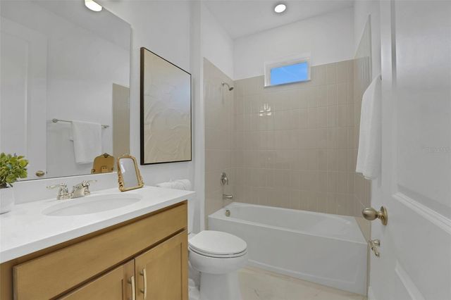 1018 FIESTA KEY CIRCLE, Lady Lake, FL 32159