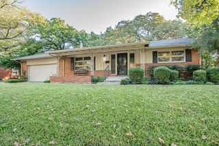 711 Briarwood Boulevard, Arlington, TX 76013