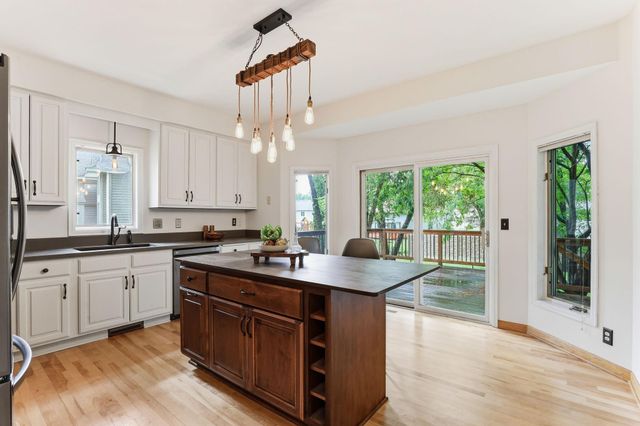 2287 Snowshoe Lane E, Maplewood, MN 55119