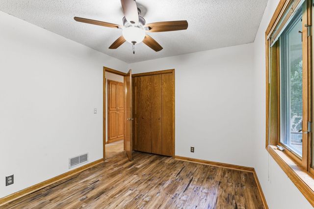 2287 Snowshoe Lane E, Maplewood, MN 55119