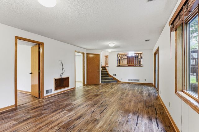 2287 Snowshoe Lane E, Maplewood, MN 55119
