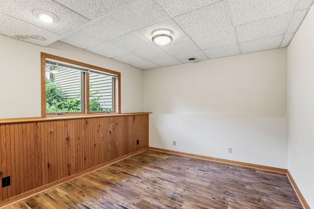 2287 Snowshoe Lane E, Maplewood, MN 55119