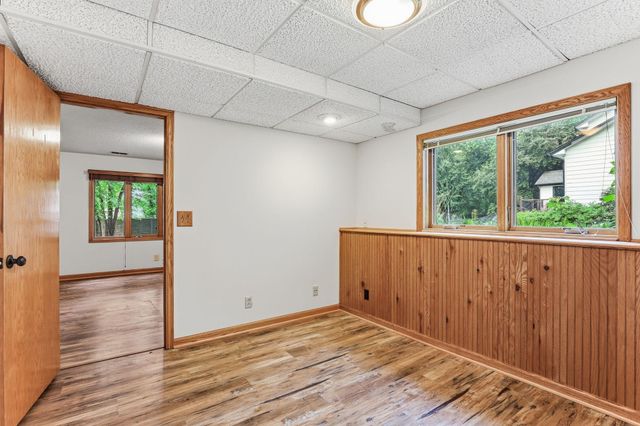 2287 Snowshoe Lane E, Maplewood, MN 55119