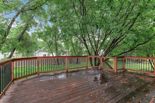 2287 Snowshoe Lane E, Maplewood, MN 55119