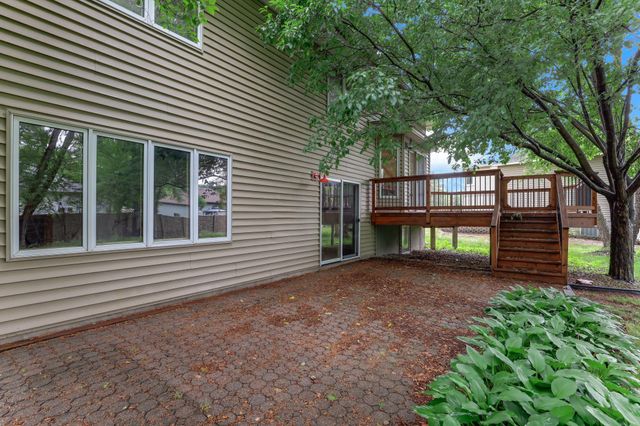 2287 Snowshoe Lane E, Maplewood, MN 55119