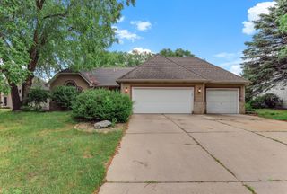 2287 Snowshoe Lane E, Maplewood, MN 55119
